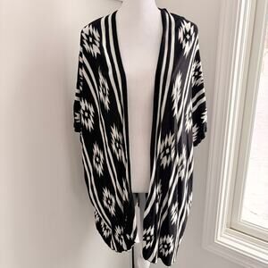 Forever 21 Black White Cardigan Wrap Large‎ Tribal Southwestern Boho Knit Winter